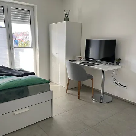 Neubauwohnung Mit Grossem Balkon 公寓